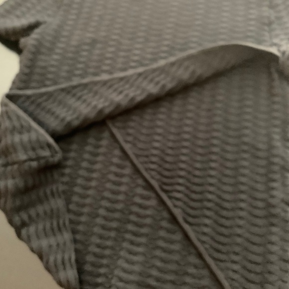 A.L.C. Black Textured scaled luxury upscale old money tulip hem top XS - Picture 5 of 6